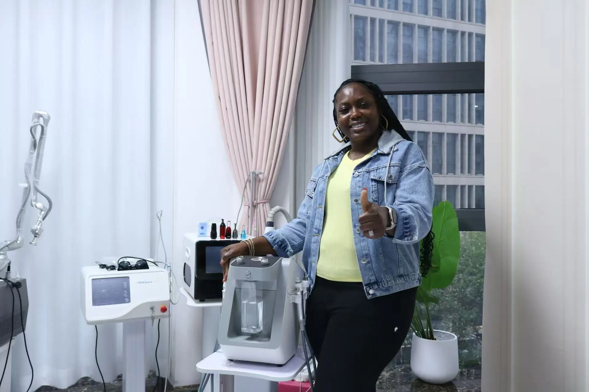 Visit Factory and enjoy the FREE training for velashape vacuum roller machine